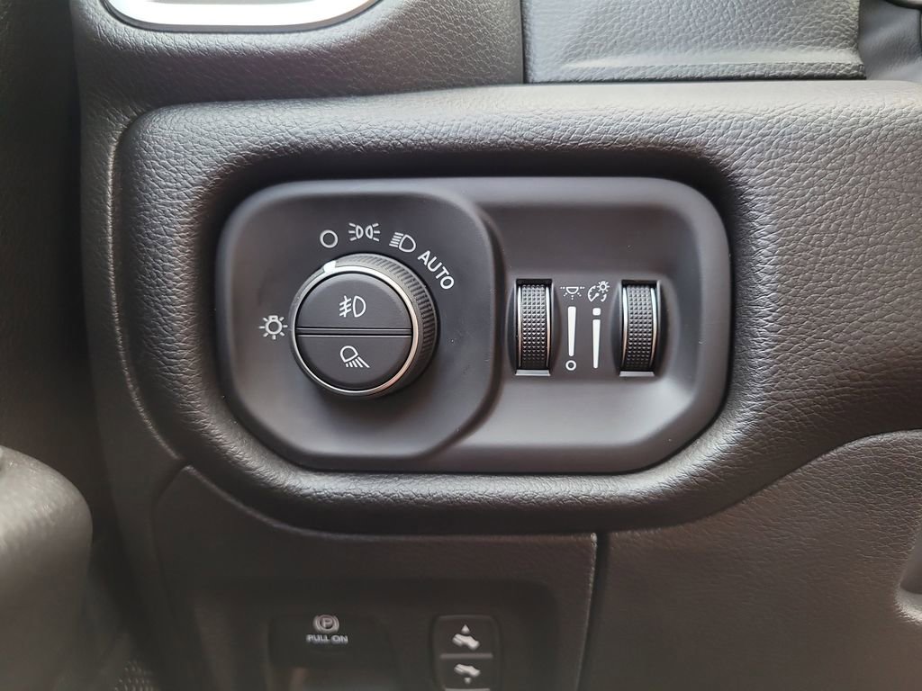 New 2026 RAM 1500 4x4 Crew Cab image 27