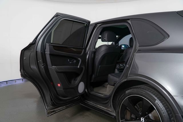 Used 2018 Bentley Bentayga AWD/4WD image 14