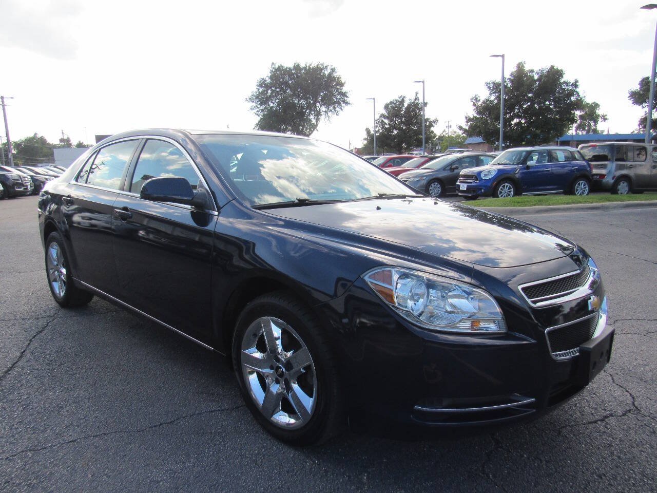 Used 2010 Chevrolet Malibu LT FWD image 2
