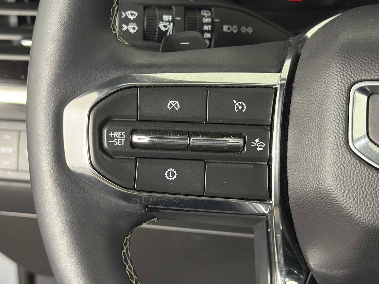 Used 2024 GMC Acadia Denali FWD image 27