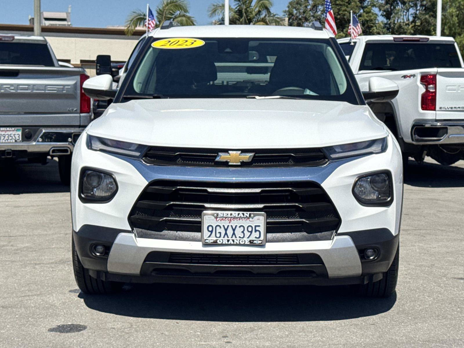 Used 2023 Chevrolet TrailBlazer LT w/ Convenience Package FWD image 2