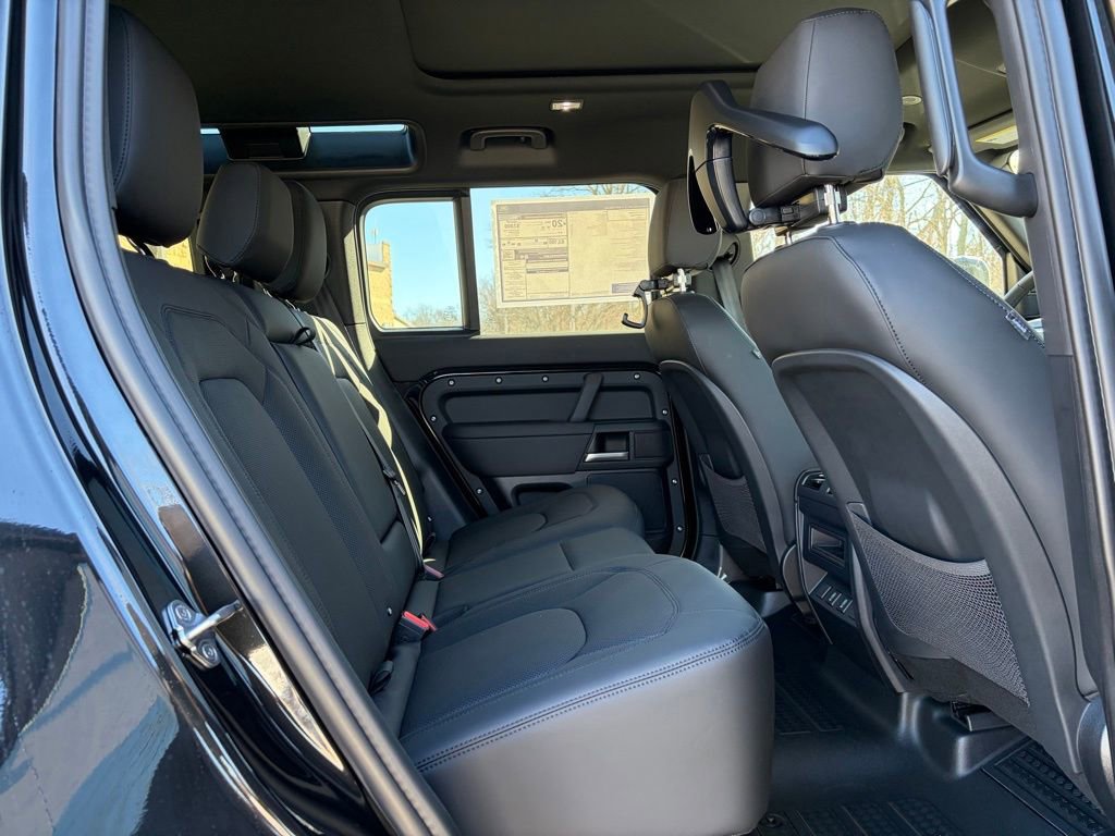 New 2026 Land Rover Defender 110 X-Dynamic SE image 17