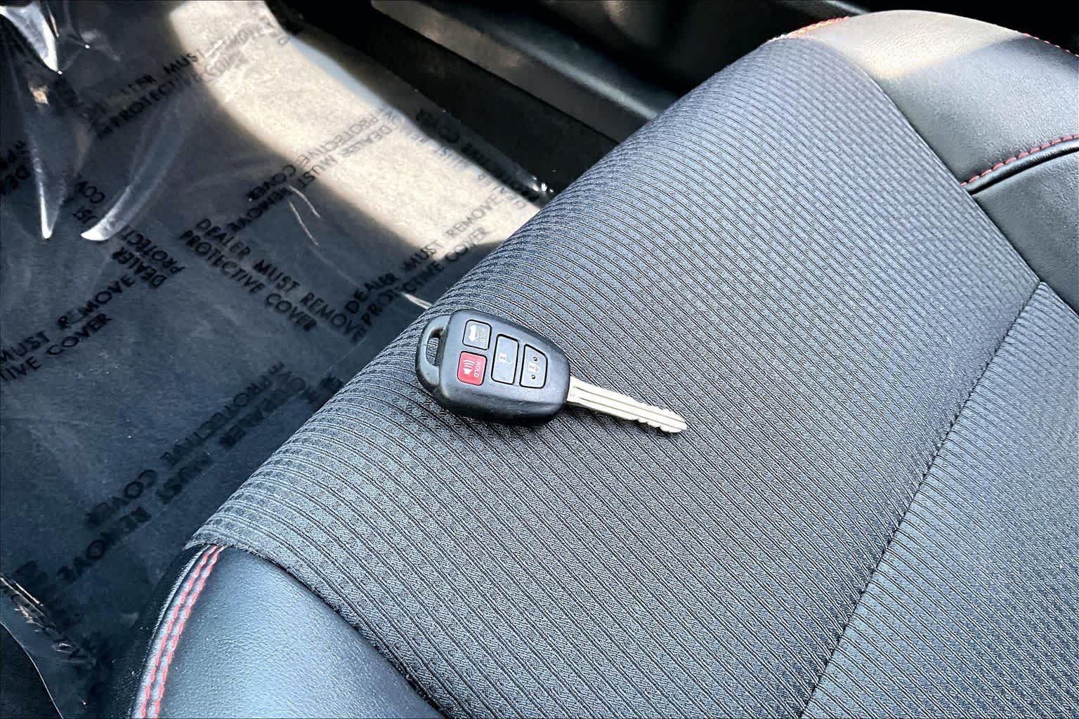 Used 2017 Toyota Camry SE FWD image 14