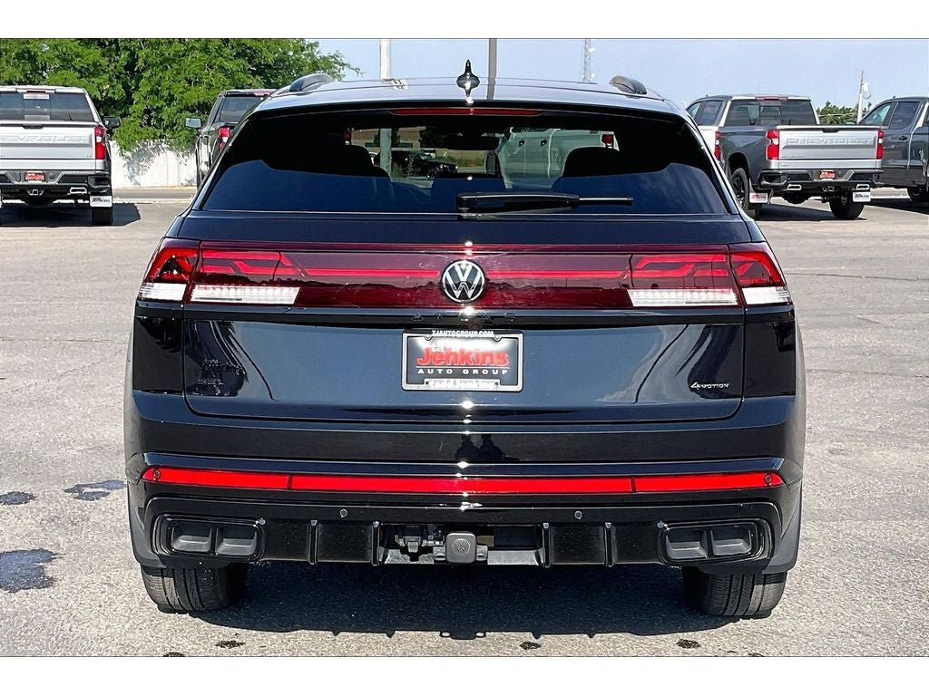 Used 2025 Volkswagen Atlas Cross Sport SEL R-Line AWD/4WD image 4