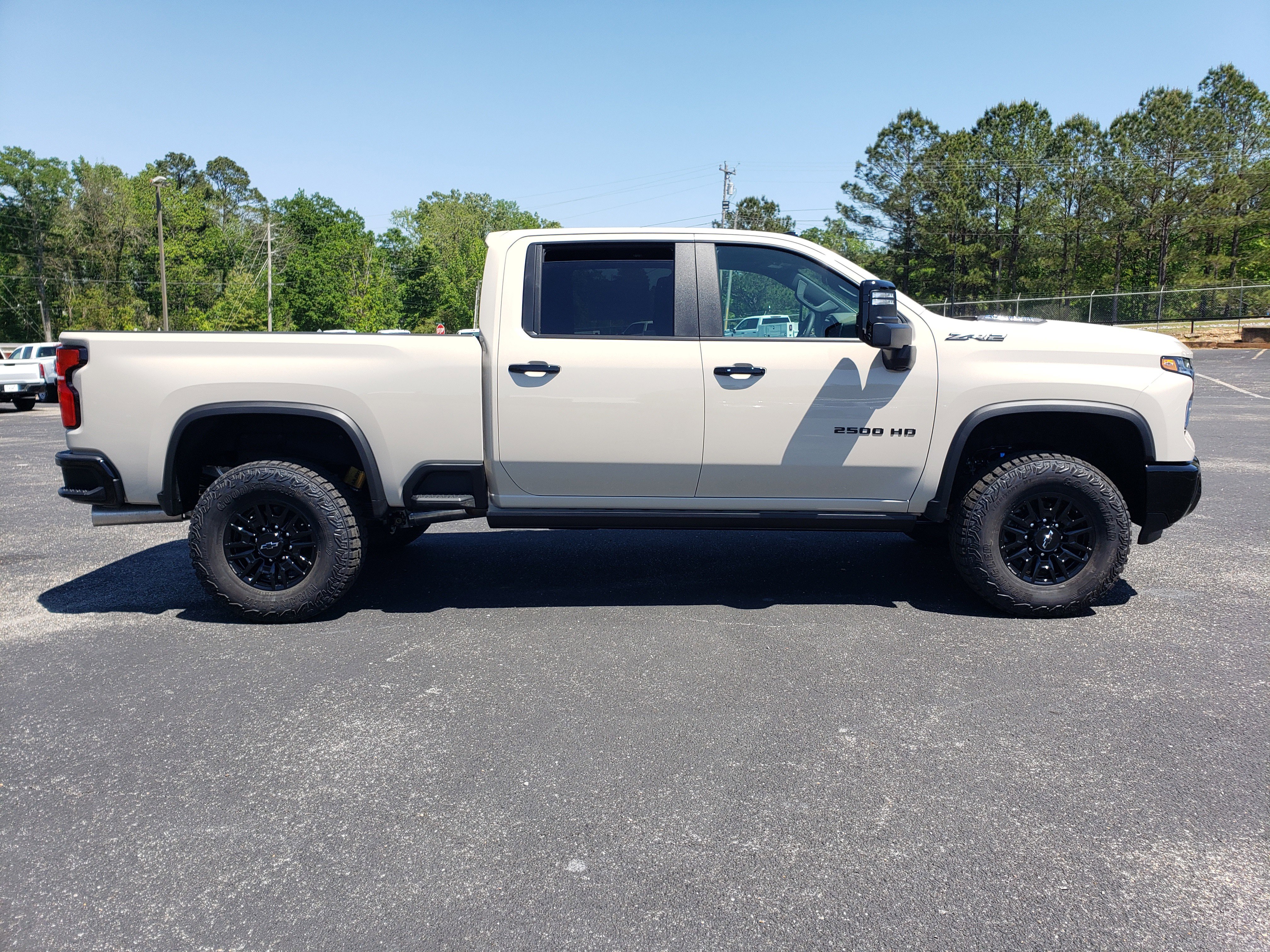 New 2026 Chevrolet Silverado 2500 ZR2 w/ LPO, Dark Essentials Package AWD/4WD image 5
