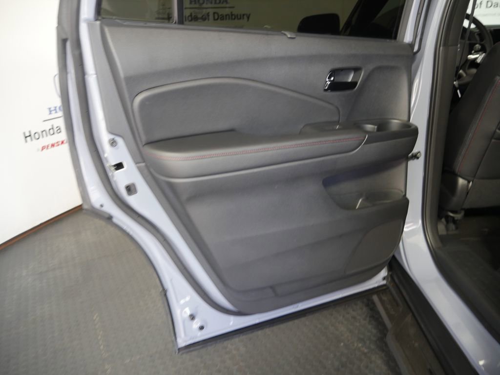 Used 2025 Honda Passport Black Edition image 12