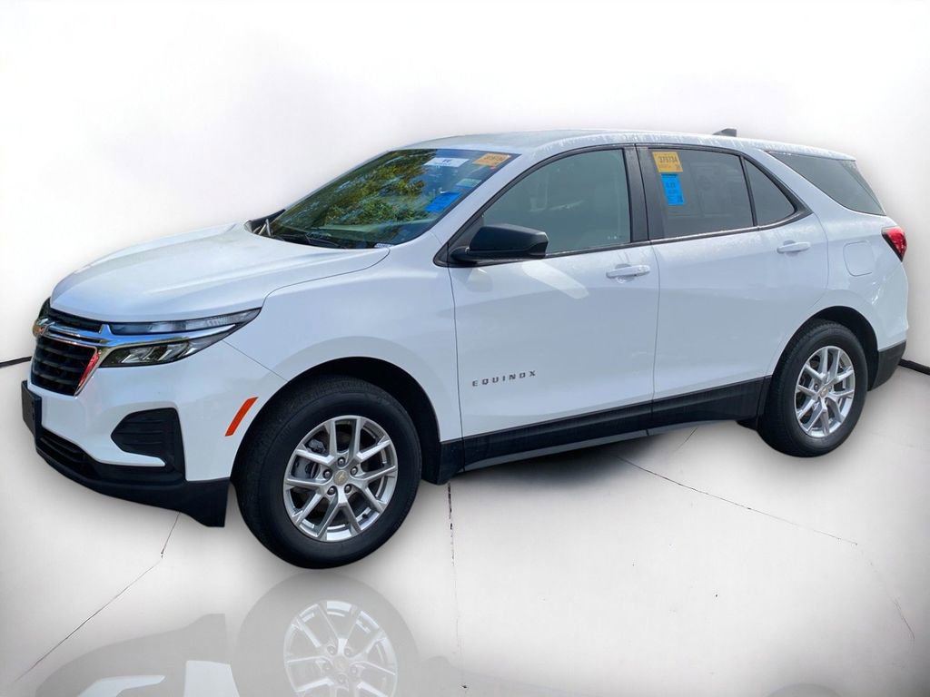Used 2024 Chevrolet Equinox LS w/ LS Convenience Package image 2