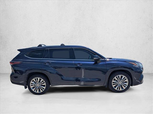 Certified 2026 Toyota Highlander Platinum AWD/4WD image 4