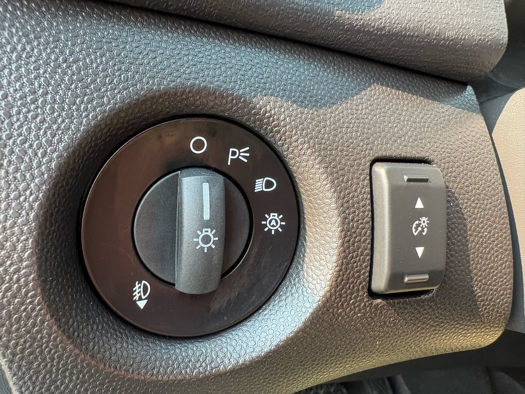 Used 2015 Ford Fiesta SE w/ Equipment Group 201A FWD image 19