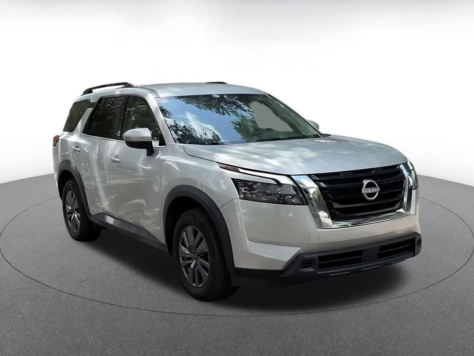 Used 2025 Nissan Pathfinder SV FWD image 3