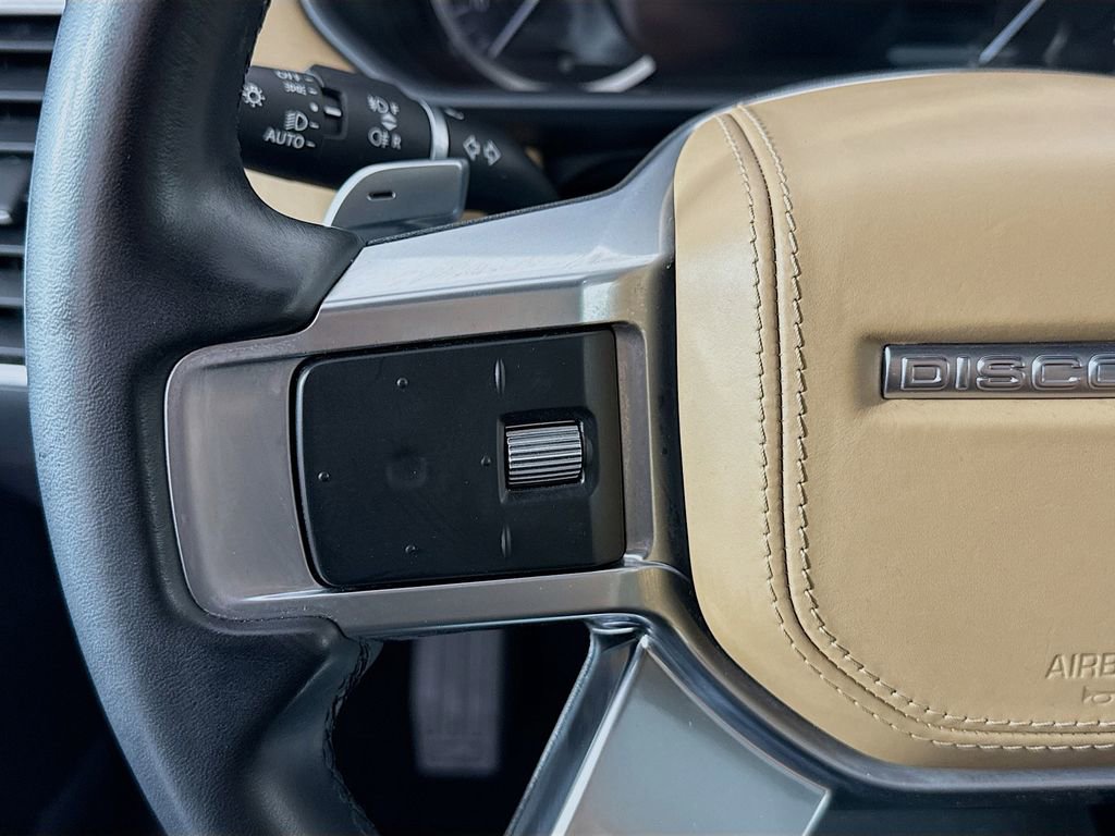 Used 2023 Land Rover Discovery Metropolitan Edition image 11