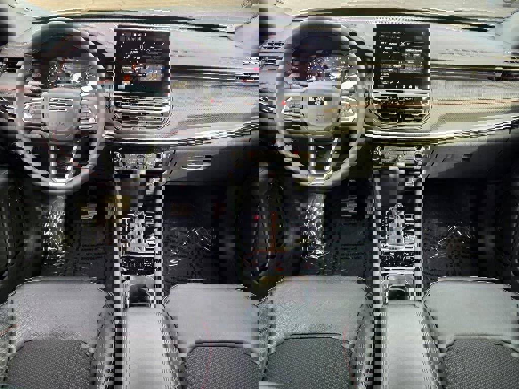 Used 2025 Jeep Compass Trailhawk image 19