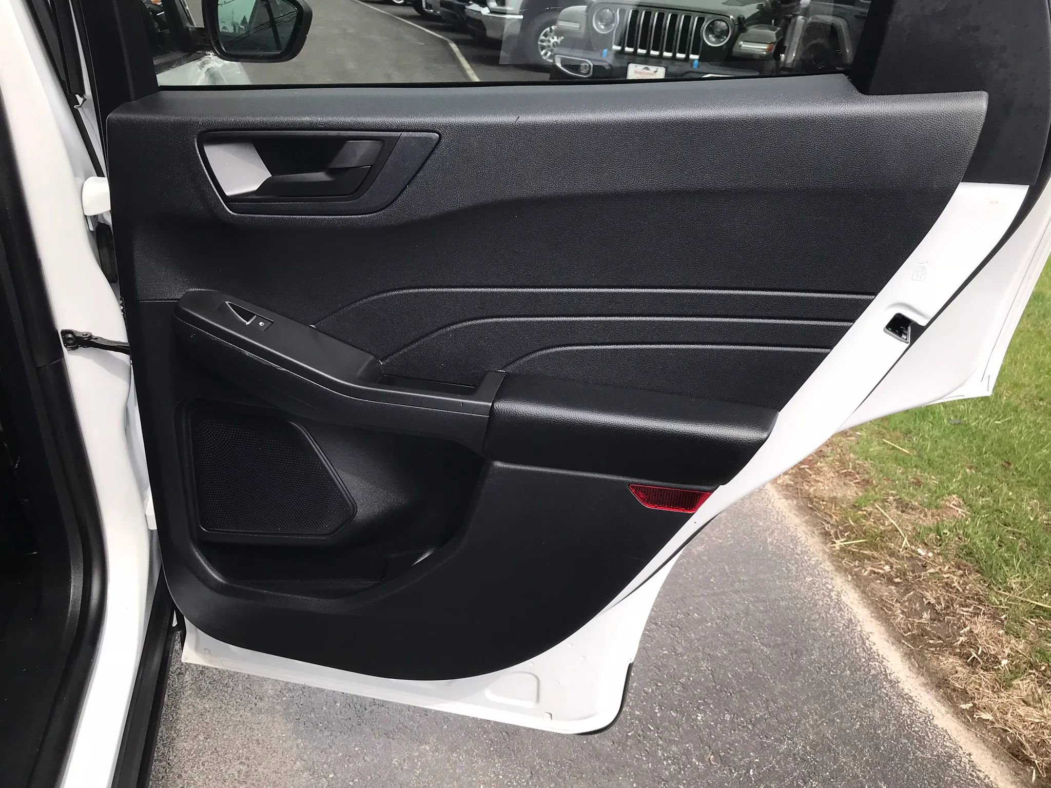Used 2022 Ford Escape SE image 49