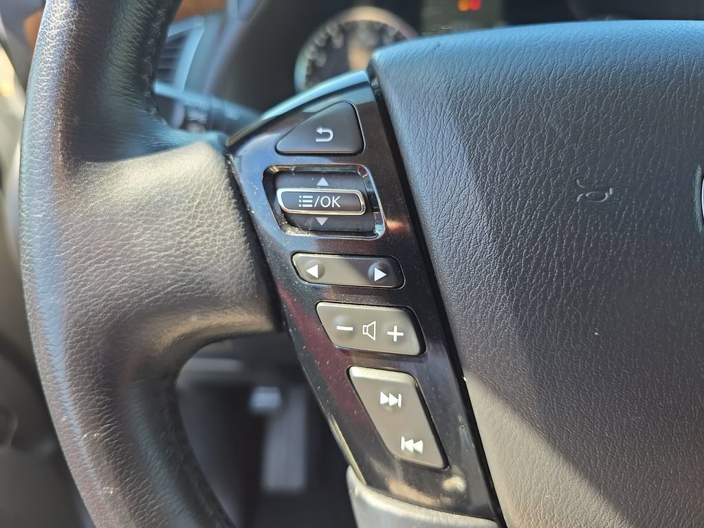 Used 2024 Nissan Armada SL w/ Captain's Chairs Package AWD/4WD image 17