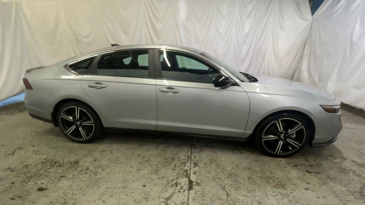 Used 2023 Honda Accord Sport image 9