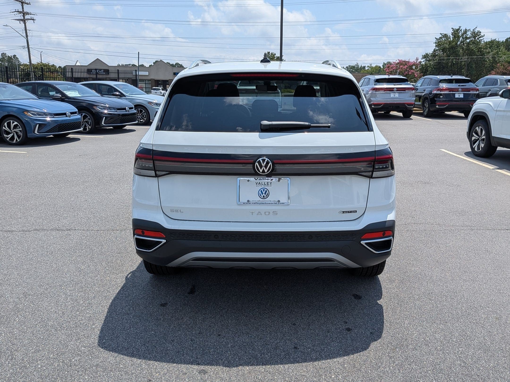 New 2026 Volkswagen Taos SEL AWD/4WD image 4