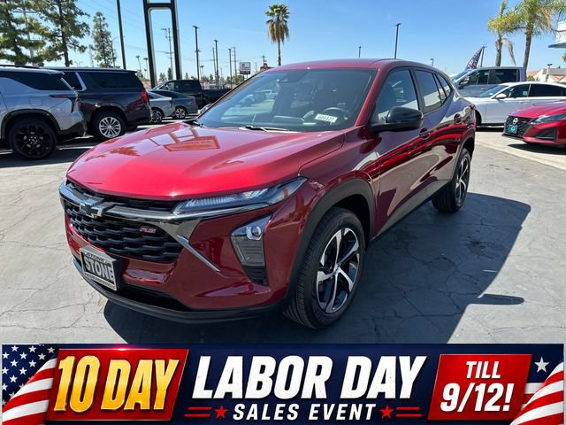 Used 2025 Chevrolet Trax RS w/ Driver Confidence Package FWD image 3