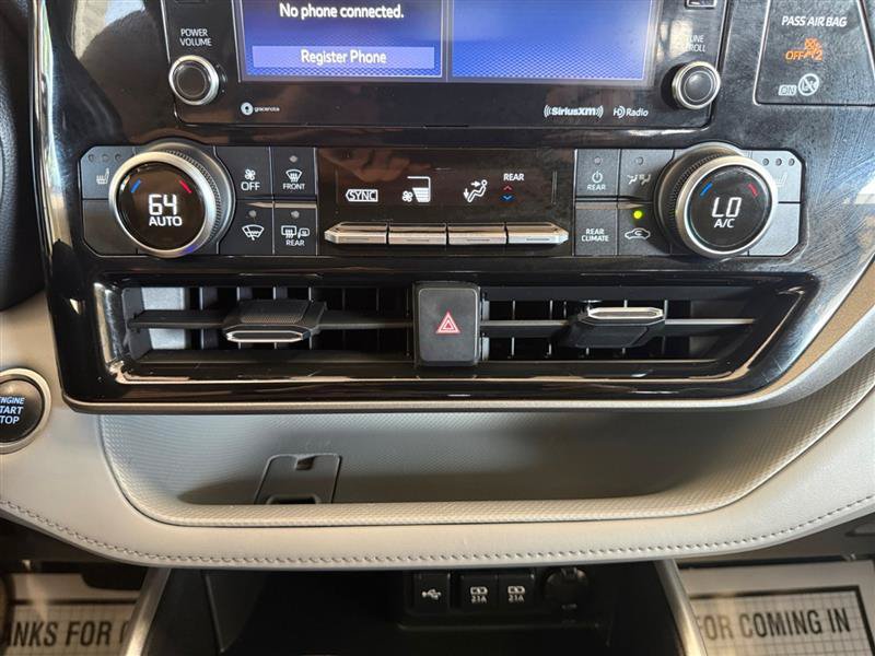 Used 2021 Toyota Highlander XLE AWD/4WD image 26