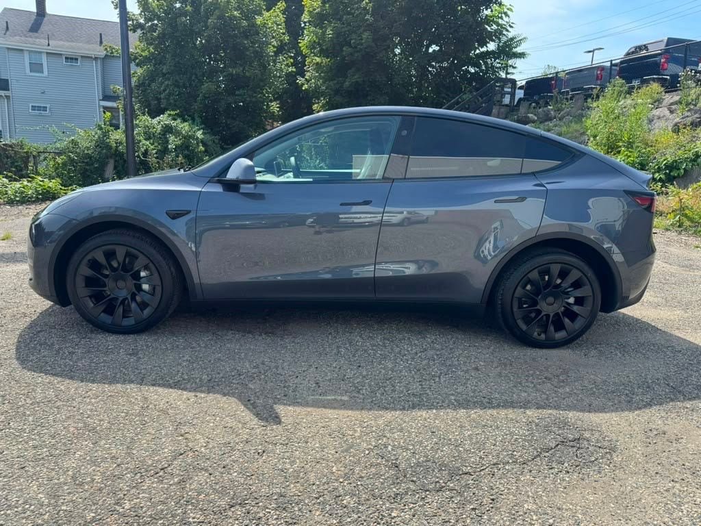 Used 2023 Tesla Model Y Long Range AWD/4WD image 3