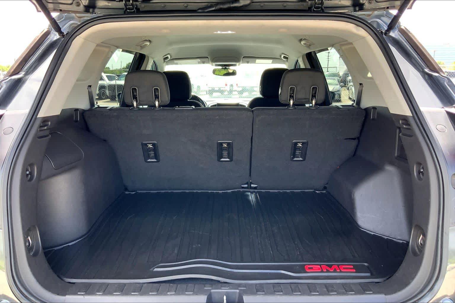 Used 2018 GMC Terrain SLE w/ Driver Convenience Package FWD image 34