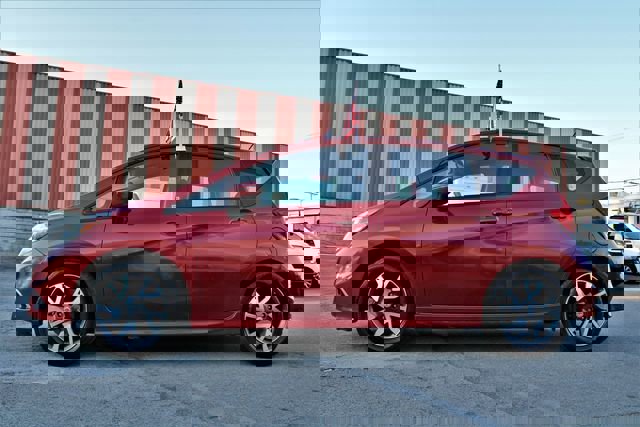 Used 2015 Nissan Versa Note SR w/ SR Tech Package image 3