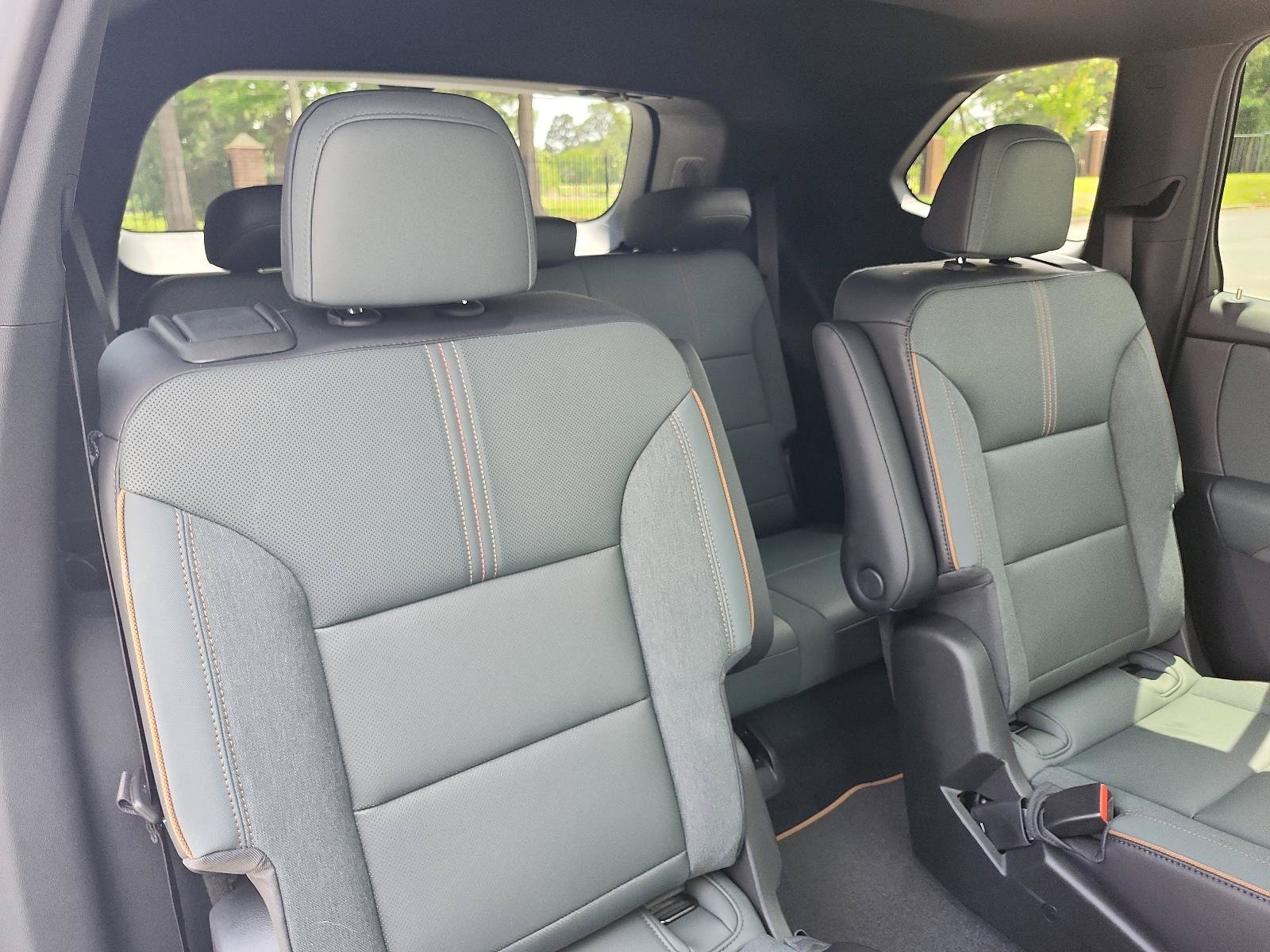 Certified 2026 GMC Acadia AT4 w/ Luxury Package AWD/4WD image 9