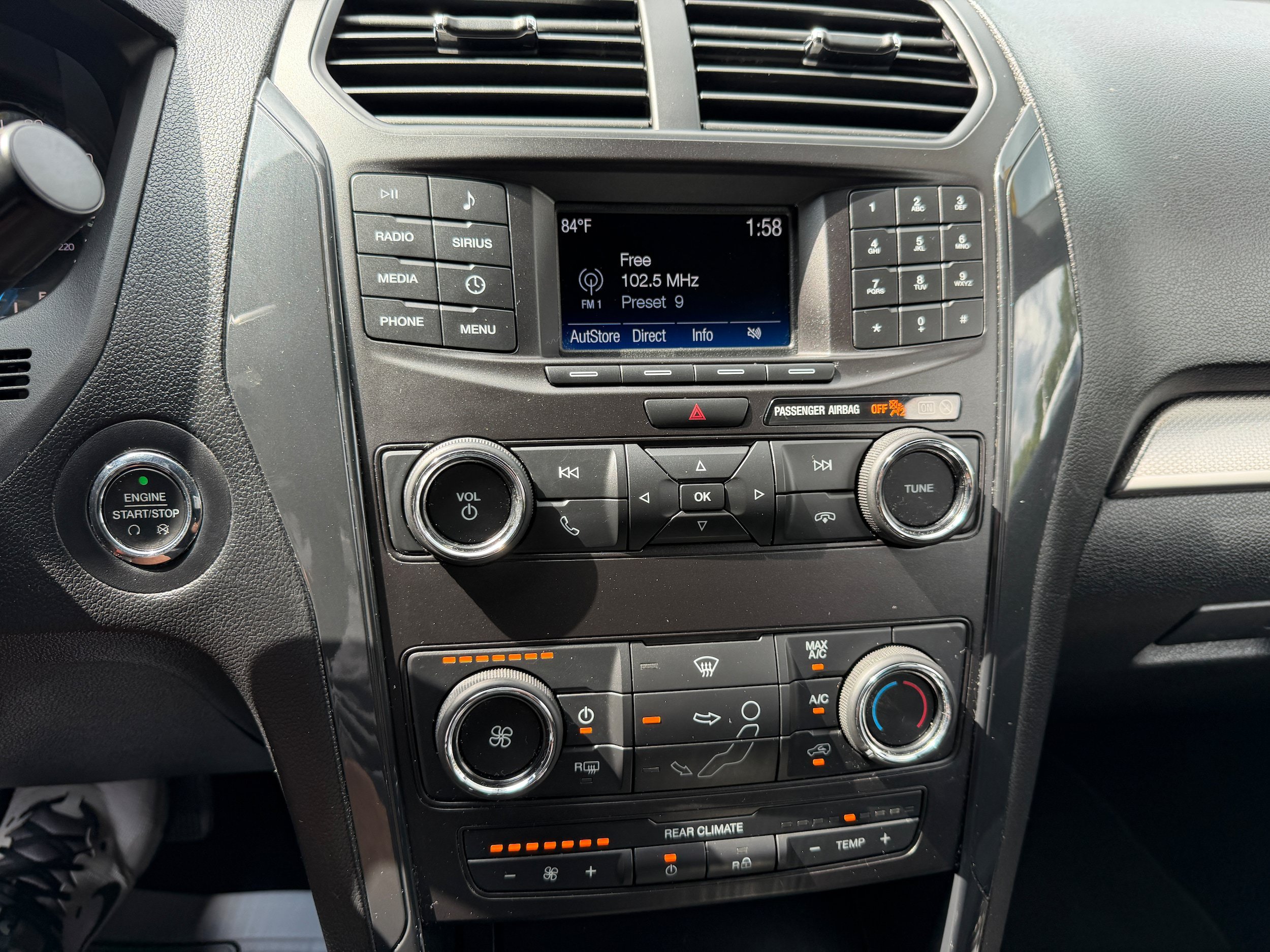 Used 2018 Ford Explorer XLT AWD/4WD image 30