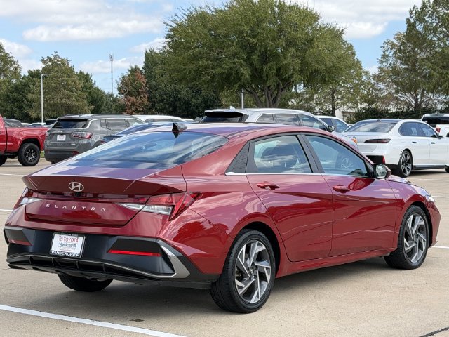 Used 2025 Hyundai Elantra SEL FWD image 4