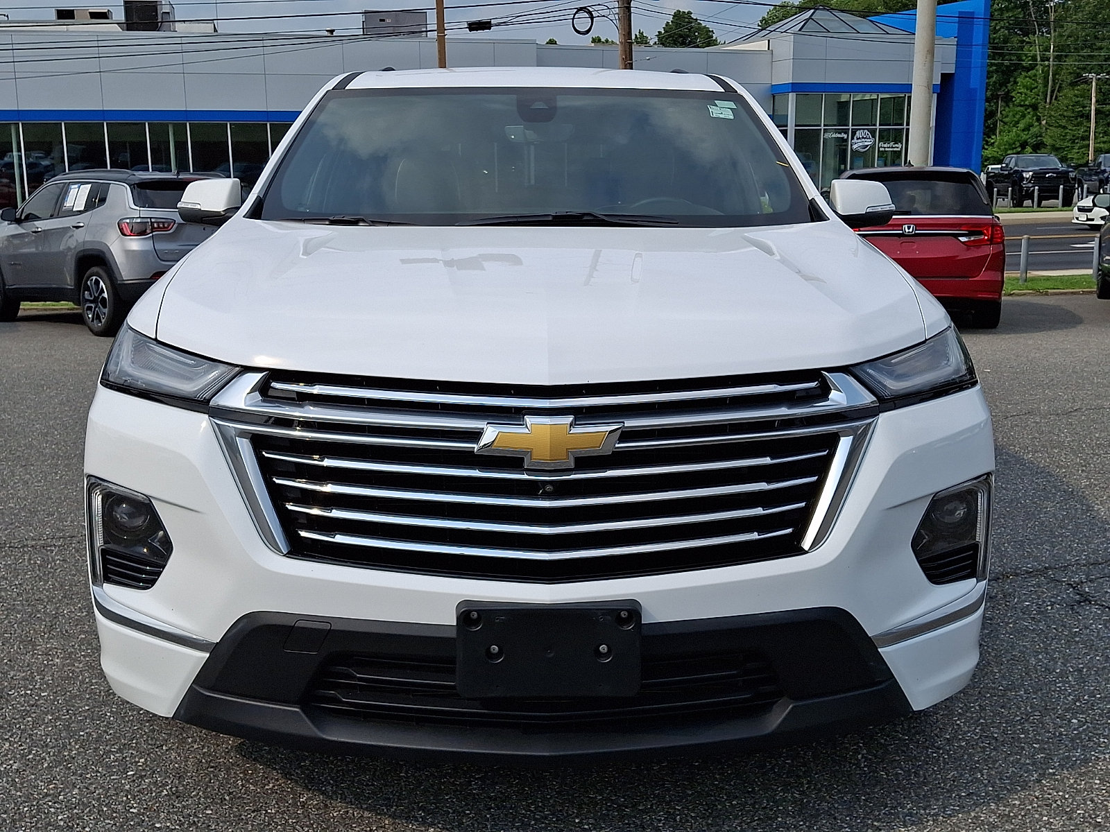 Certified 2023 Chevrolet Traverse Premier FWD image 2