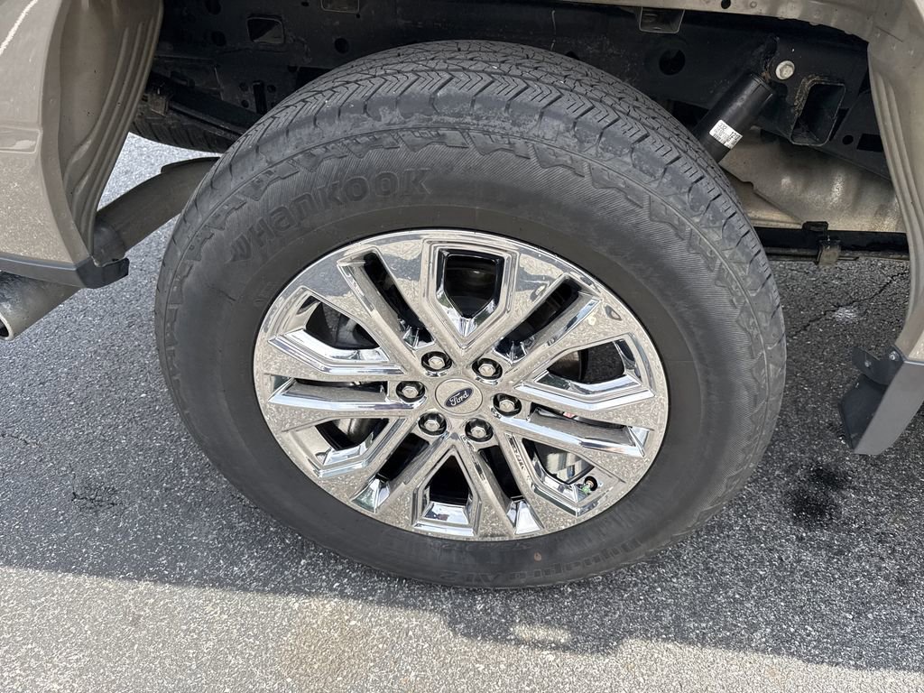 Used 2025 Ford F150 Lariat w/ Equipment Group 501A Mid AWD/4WD image 17