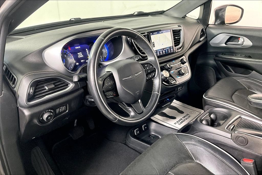 Used 2020 Chrysler Pacifica Limited w/ Advanced Safetytec Group FWD image 13