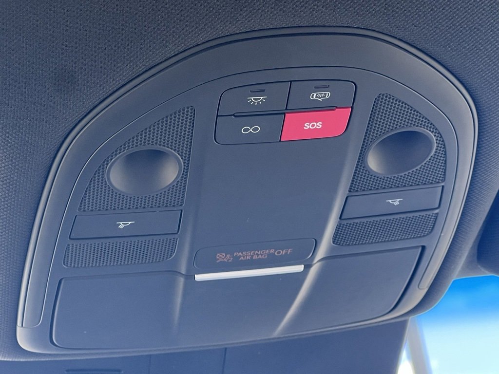 Used 2025 Genesis G70 2.5T image 17