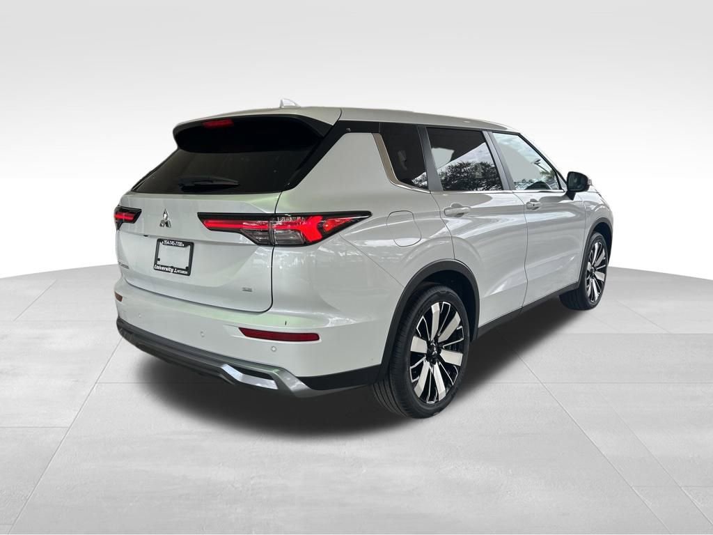 New 2026 Mitsubishi Outlander SE image 3