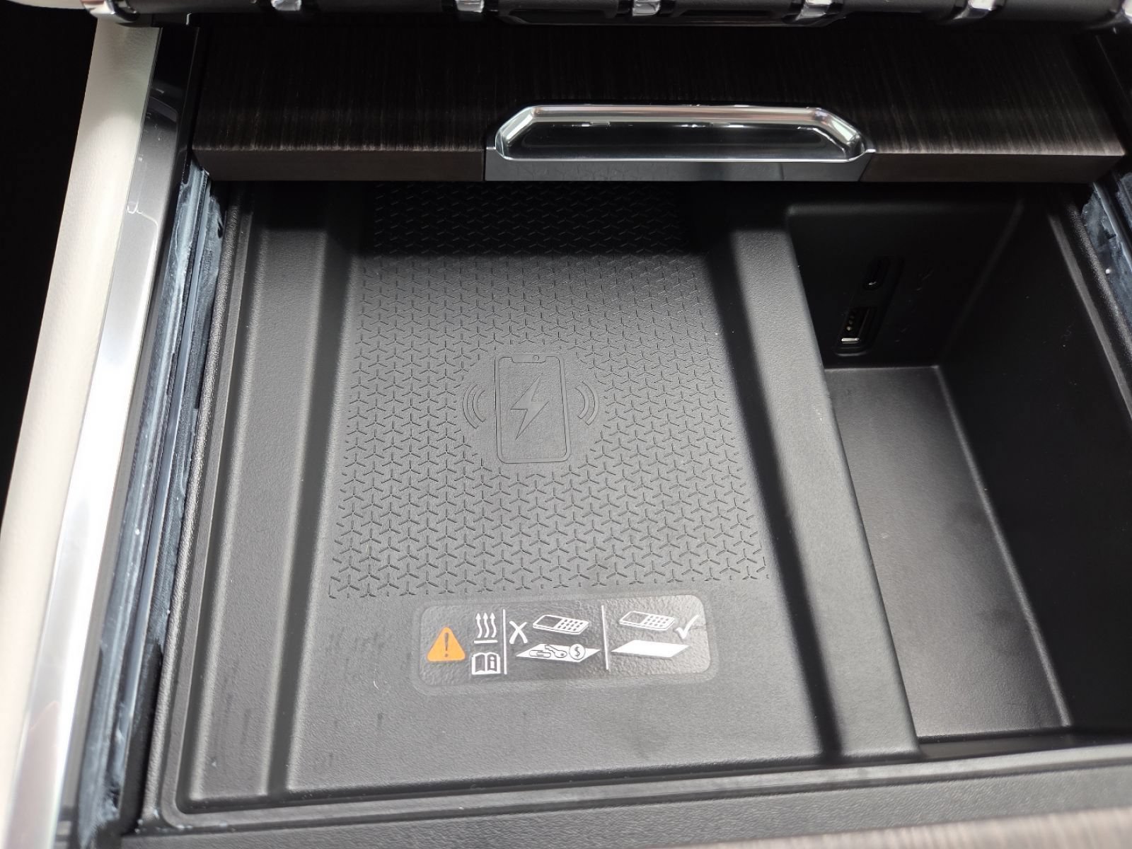 New 2026 GMC Acadia Denali w/ Super Cruise Package FWD image 8