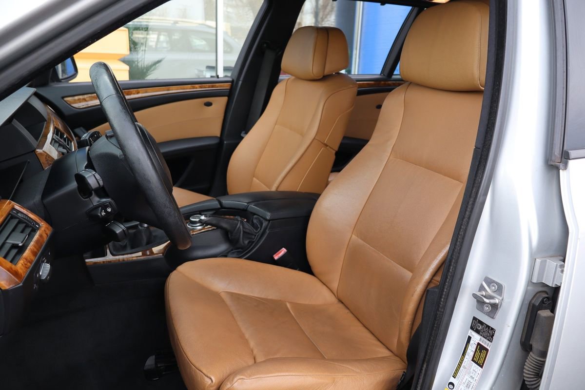 Used 2010 BMW 535i xDrive Wagon AWD/4WD image 8