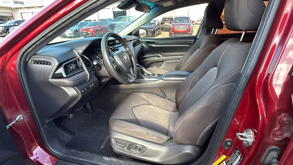 Used 2019 Toyota Camry LE image 4