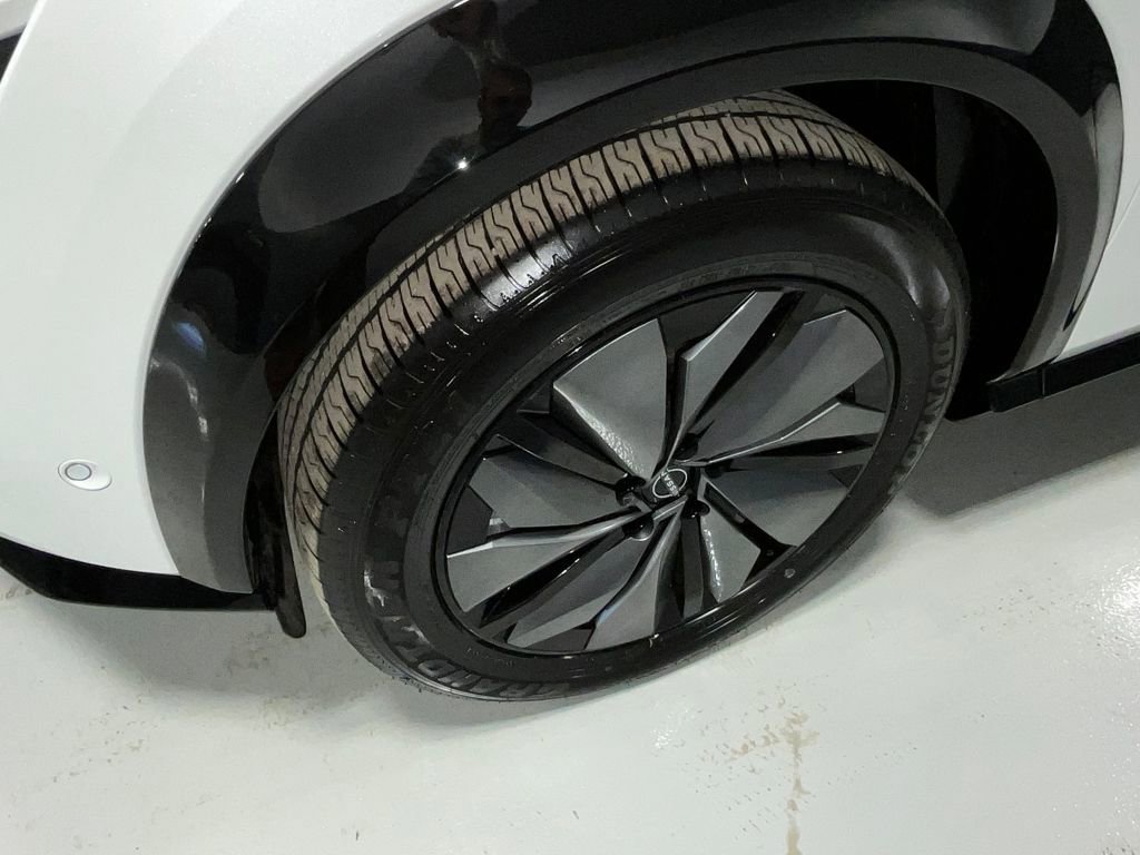 Used 2025 Nissan Ariya Platinum image 24