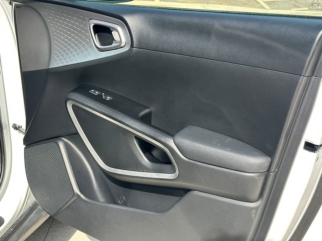 Used 2025 Kia Soul LX w/ LX Technology Package image 14