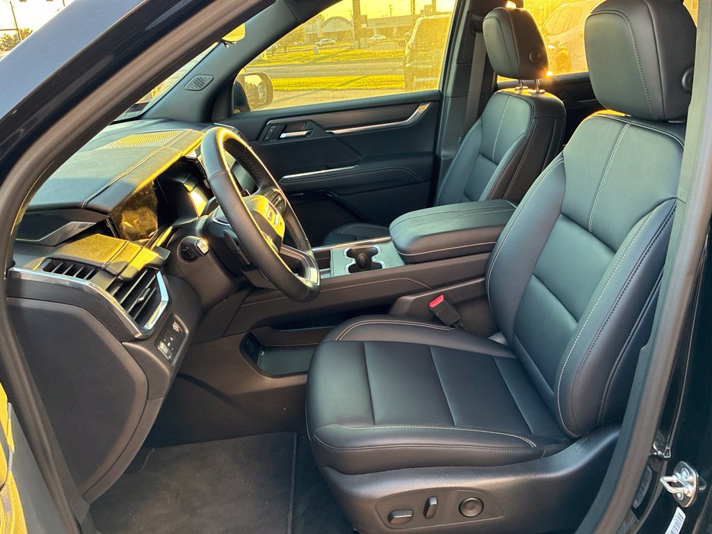 Used 2026 GMC Acadia Elevation w/ Elevation Premium Package FWD image 36