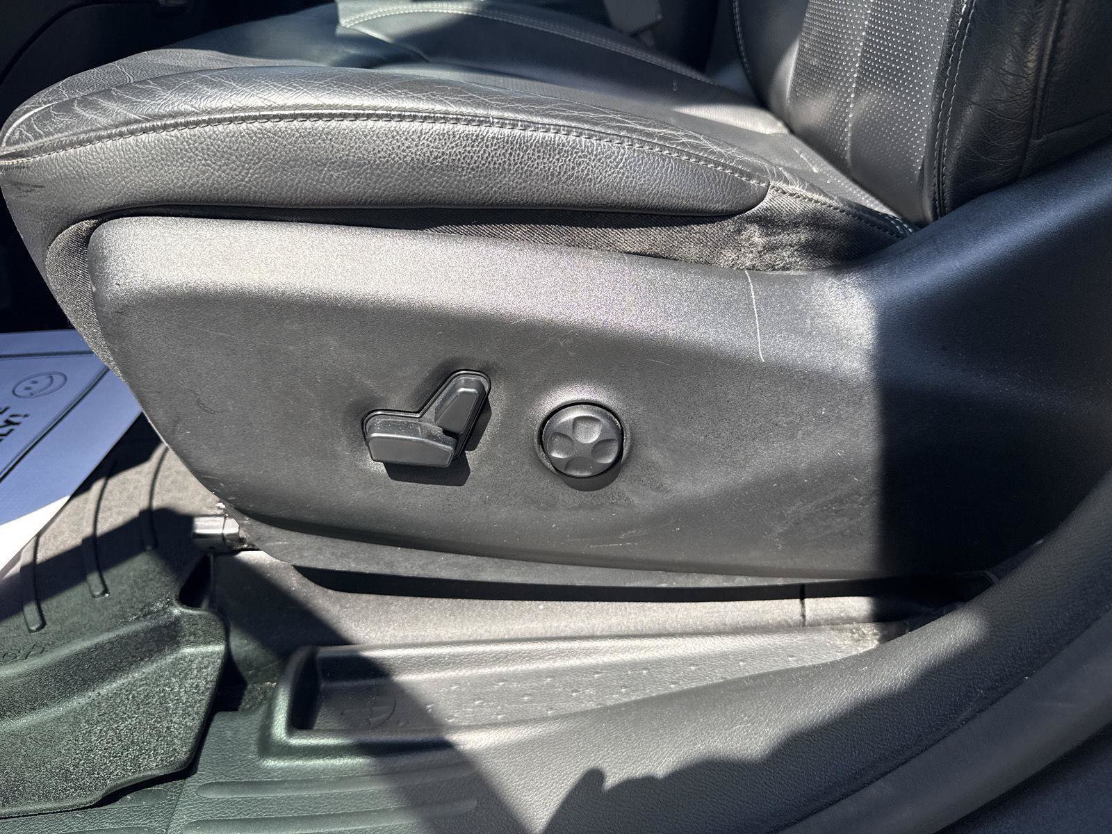 Used 2019 Chrysler Pacifica Touring-L Plus w/ Advanced Safetytec Group FWD image 13