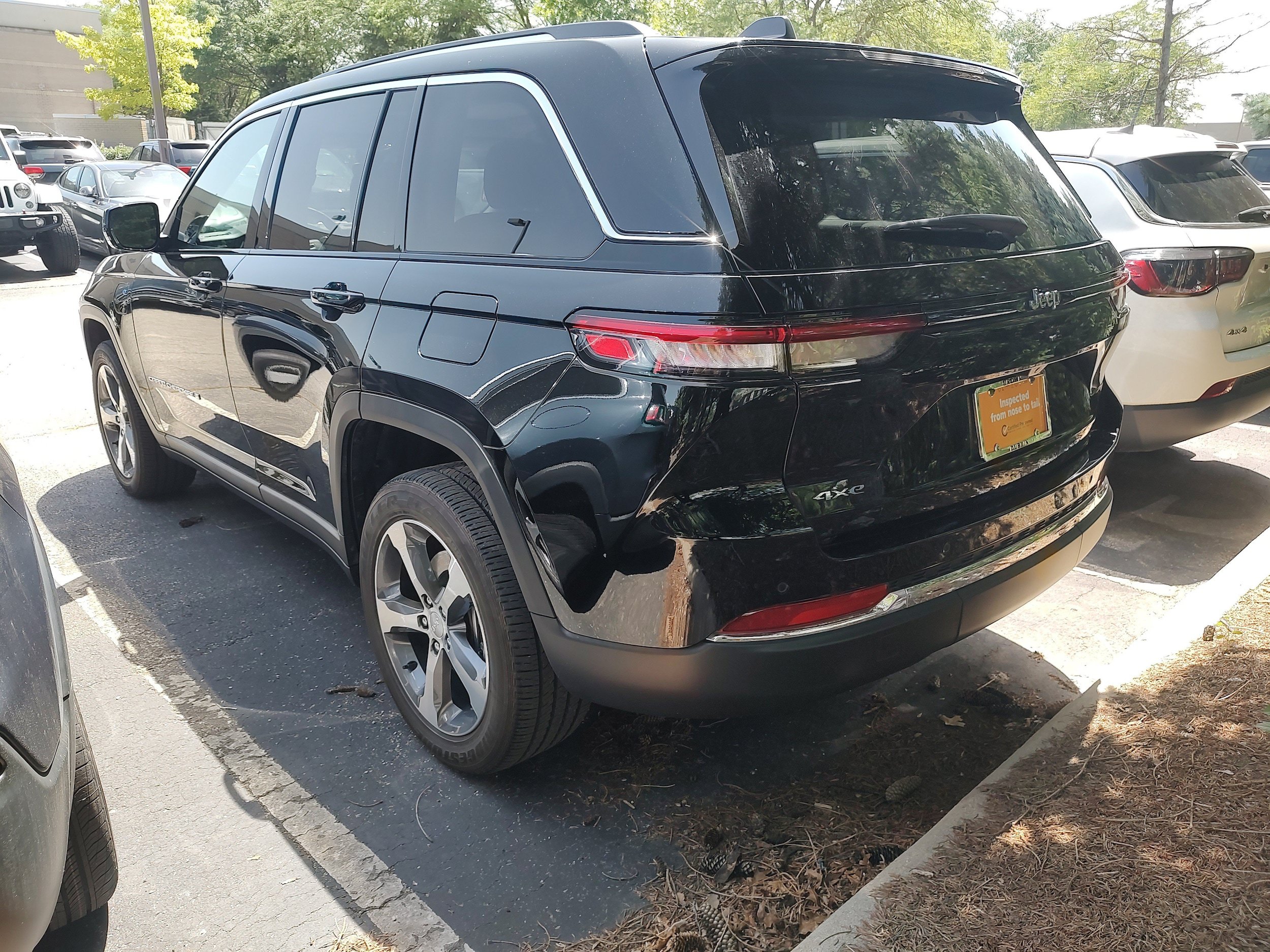 Used 2023 Jeep Grand Cherokee 4WD 4xe image 4
