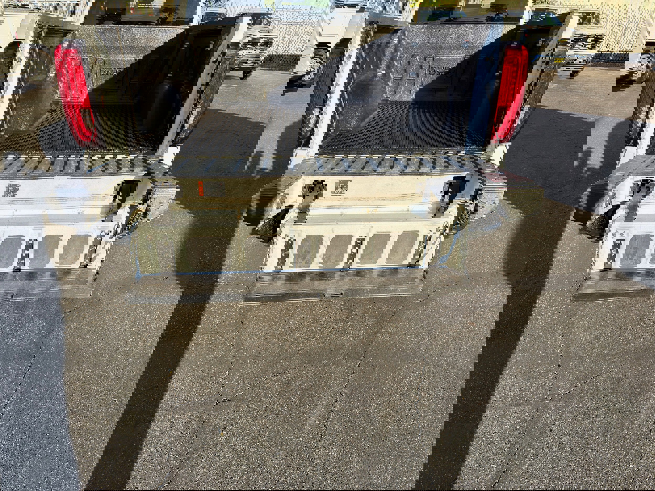 Used 2024 GMC Sierra 1500 SLT image 18