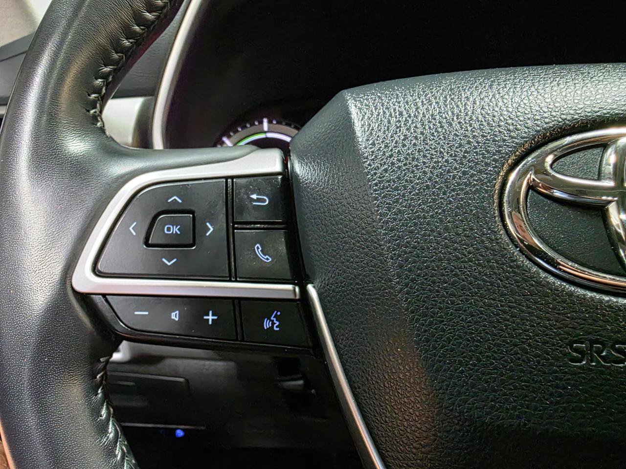 Used 2022 Toyota Highlander XLE AWD/4WD image 32