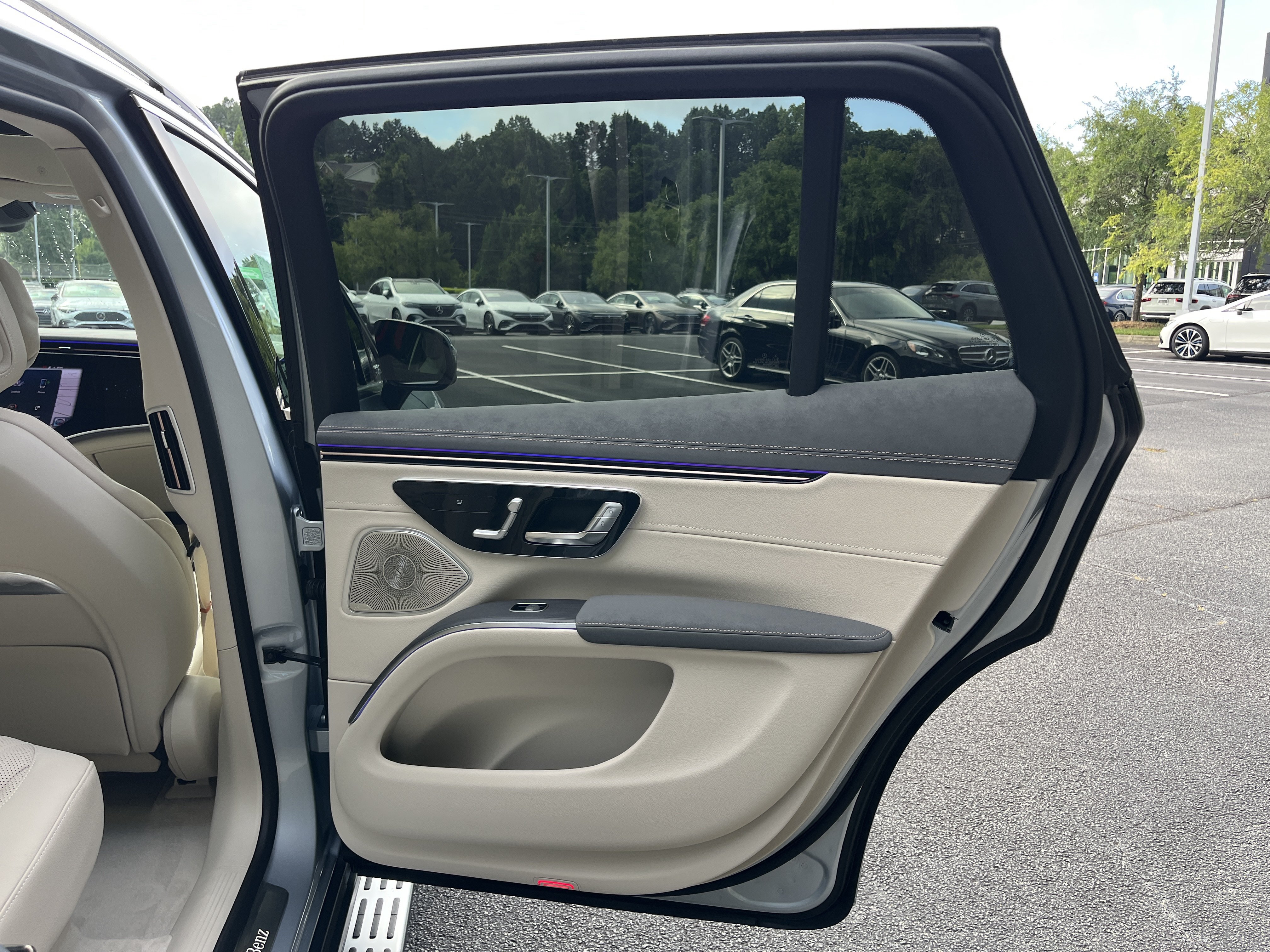New 2027 Mercedes-Benz EQS 400 4MATIC SUV image 42