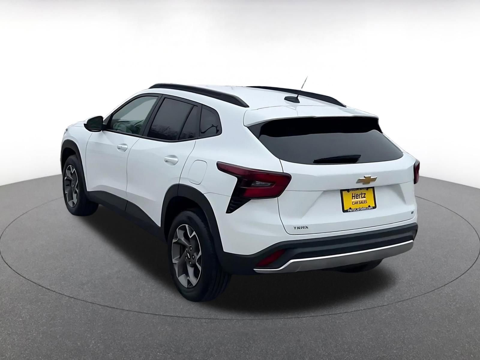 Used 2025 Chevrolet Trax LT w/ LT Convenience Package image 11