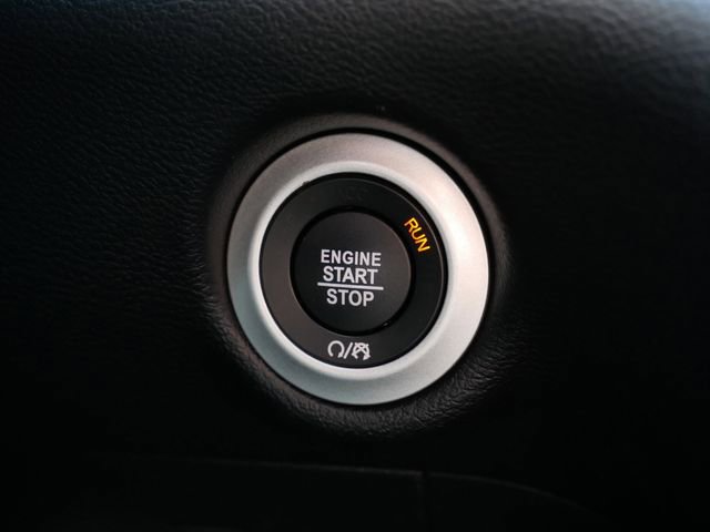 Used 2025 Chrysler Pacifica Select image 26