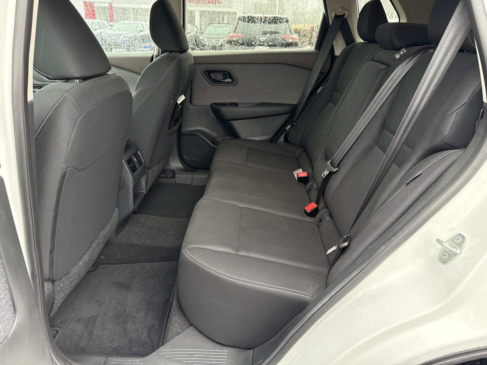 Used 2023 Nissan Rogue S image 28