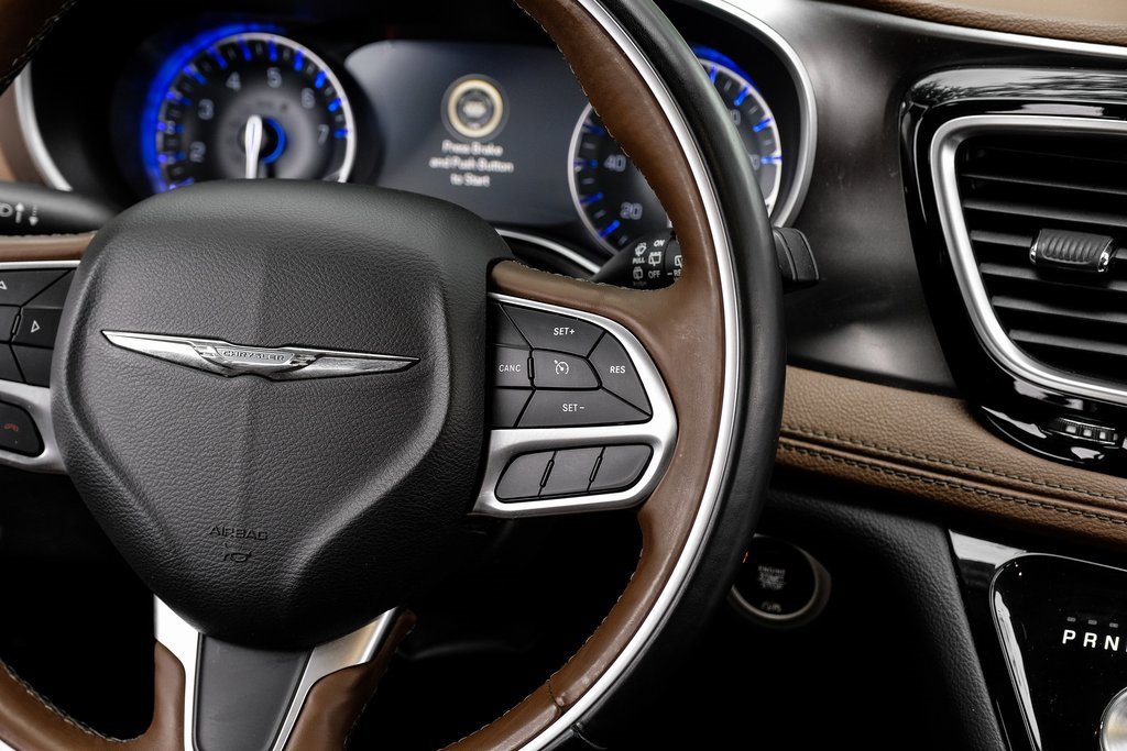 Used 2018 Chrysler Pacifica Limited image 28