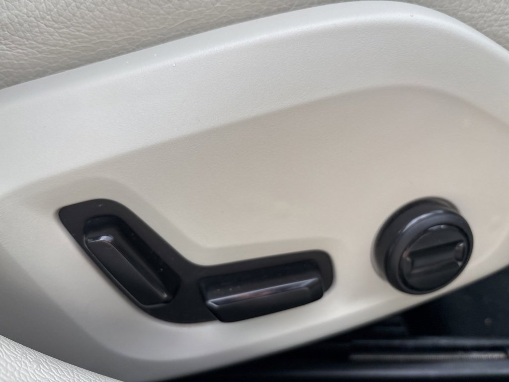 Used 2019 Volvo S60 T6 Momentum w/ Premium Package image 37