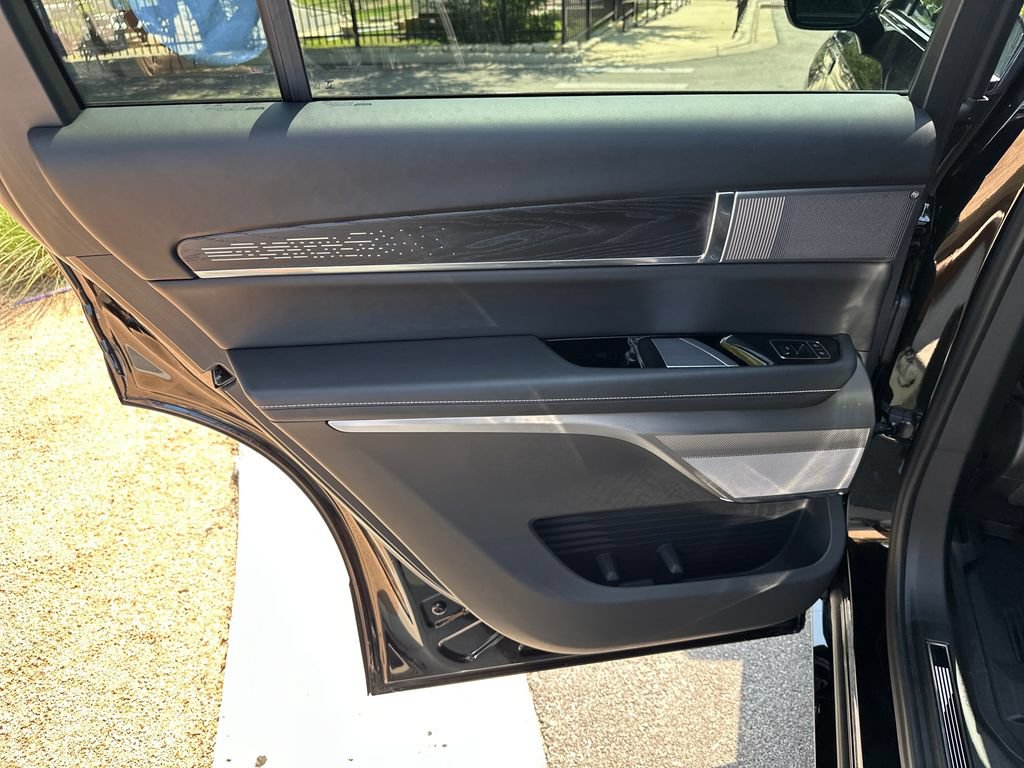 Used 2026 Cadillac Vistiq Platinum w/ LPO, Floor Liner Package AWD/4WD image 33